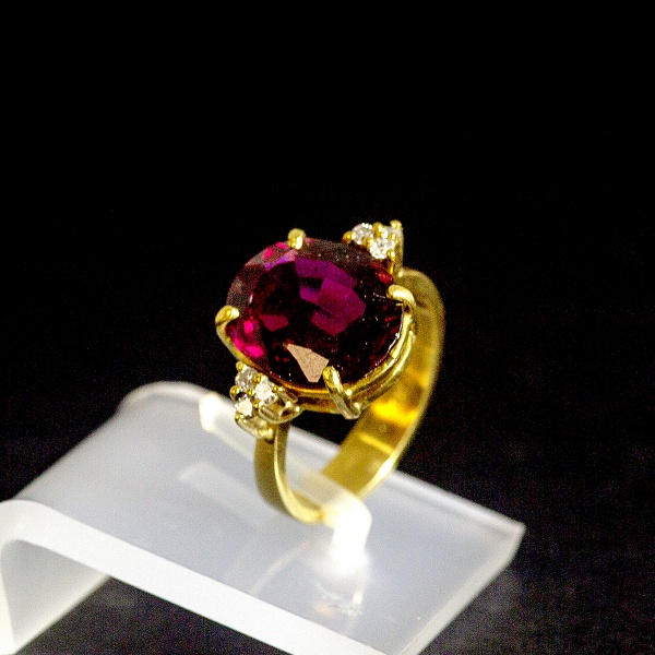 Compra de joias de luxo usadas marcas H.Stern Cartier e Tiffany Co com pagamento a vista